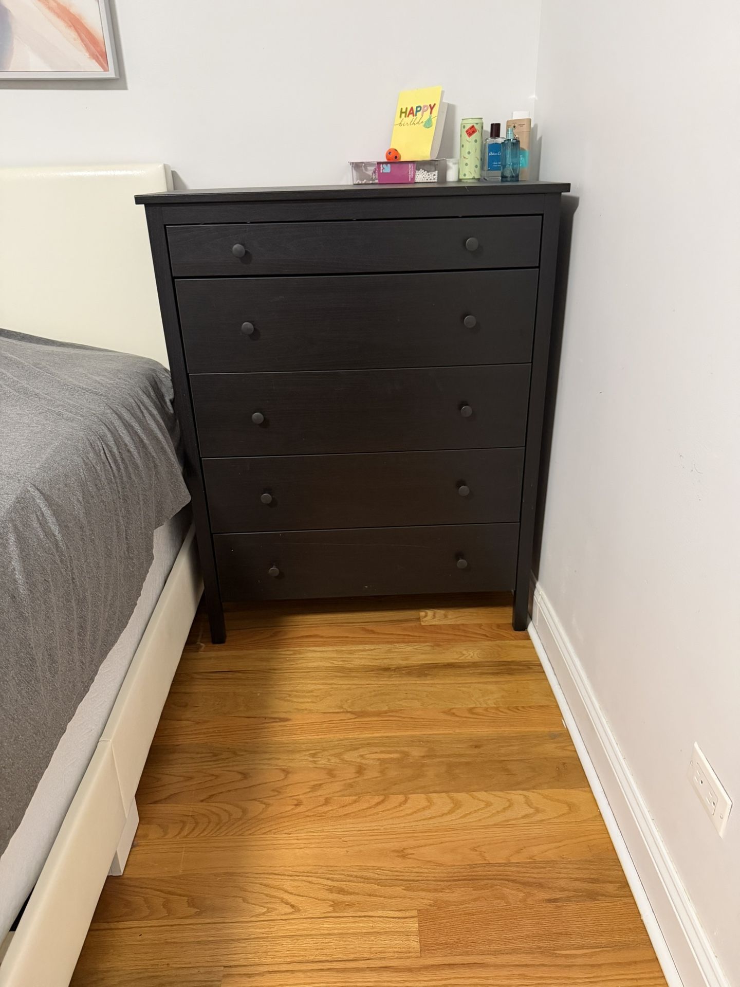 Black Drawer Dresser – Great Condition