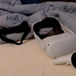 Oculus Quest 2 W/ Accesories