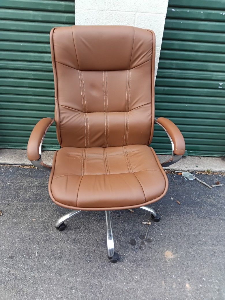 Professional Oversized Chair 