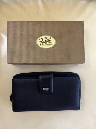 NIB Vintage Fossil Black Leather Tab Clutch