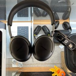 Bose QC Ultra Headphones With Aux Cord & Type C USB Cord (70488245)
