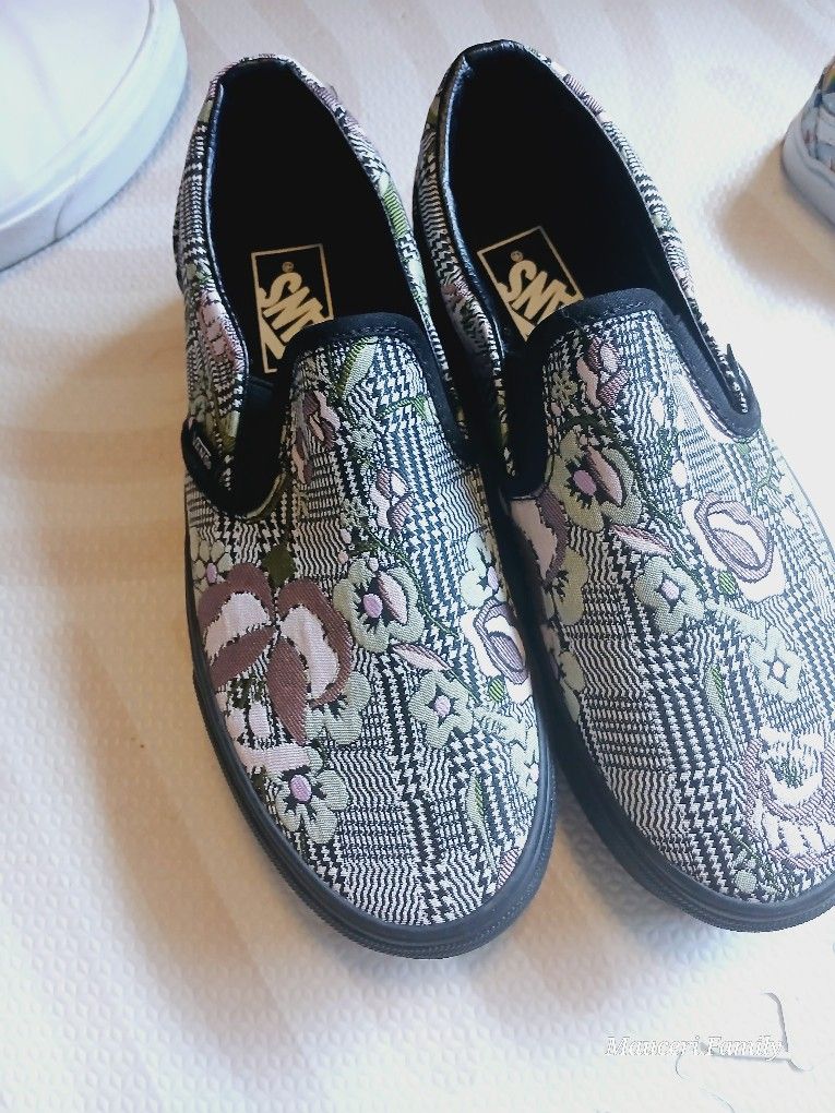 VANS - New! - Classic Slip-on Stackform Tapestry