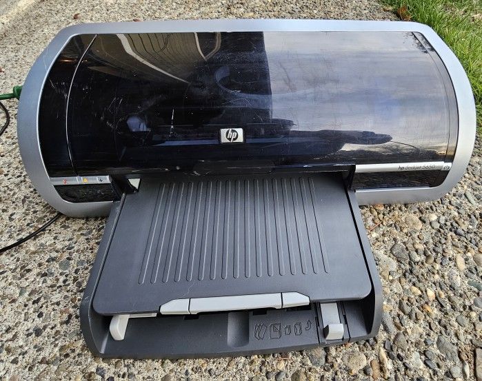 HP Deskjet 5650 Color Inkjet Printer  W/ Adapter & USB Cord