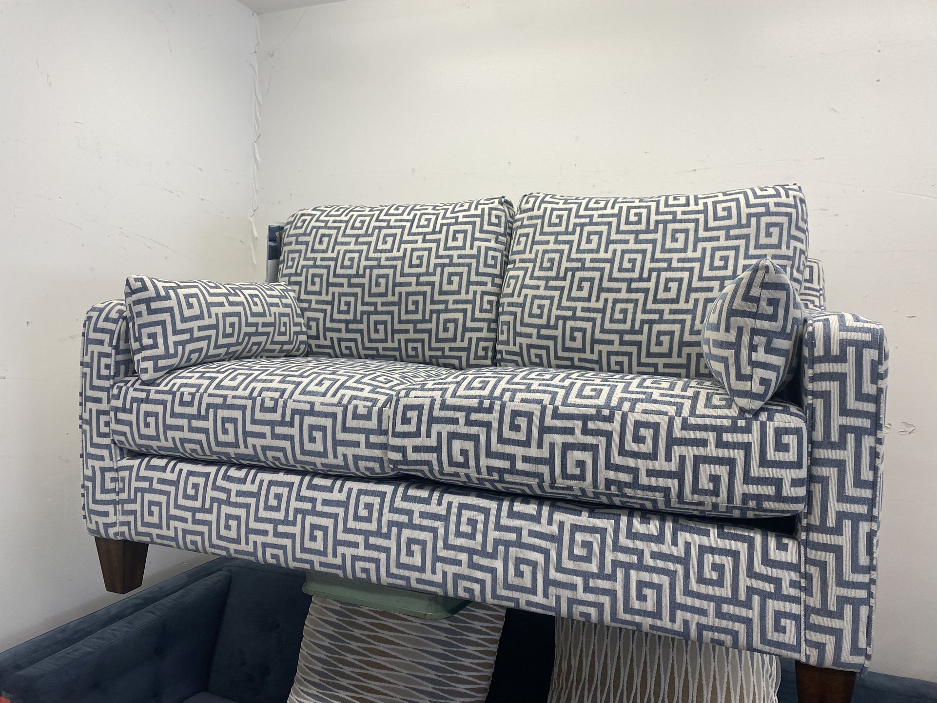 NEW COZY LOVESEAT
