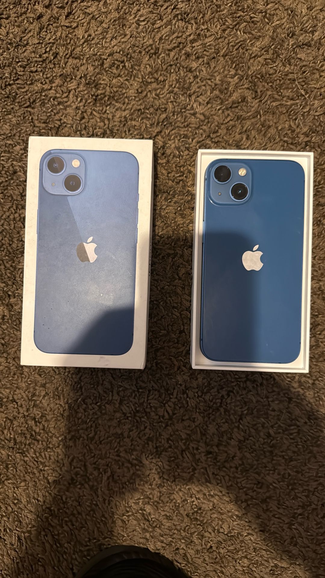 Iphone 13 blue