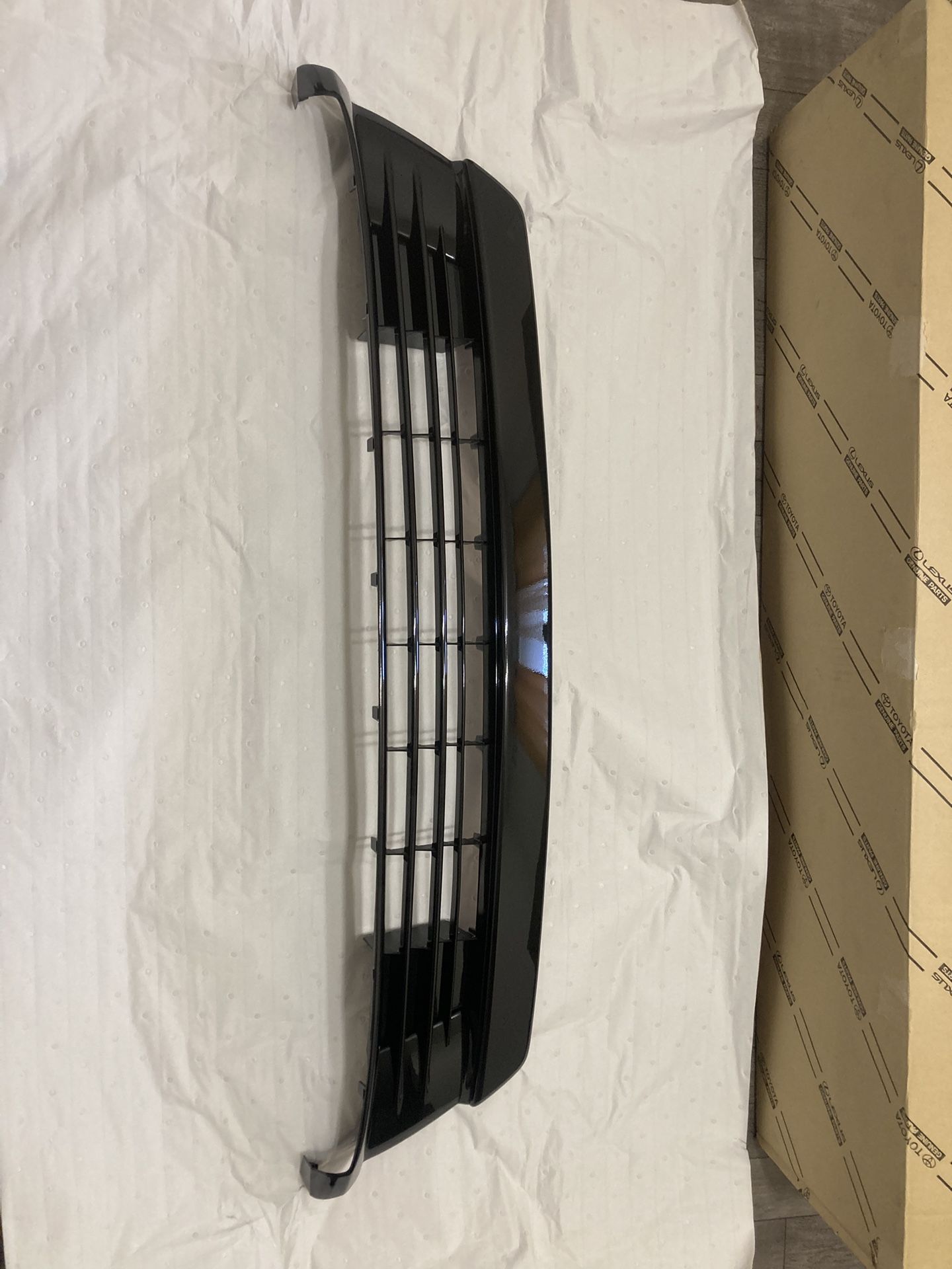 Front Bumper Grille - 2012-2015 Toyota Prius