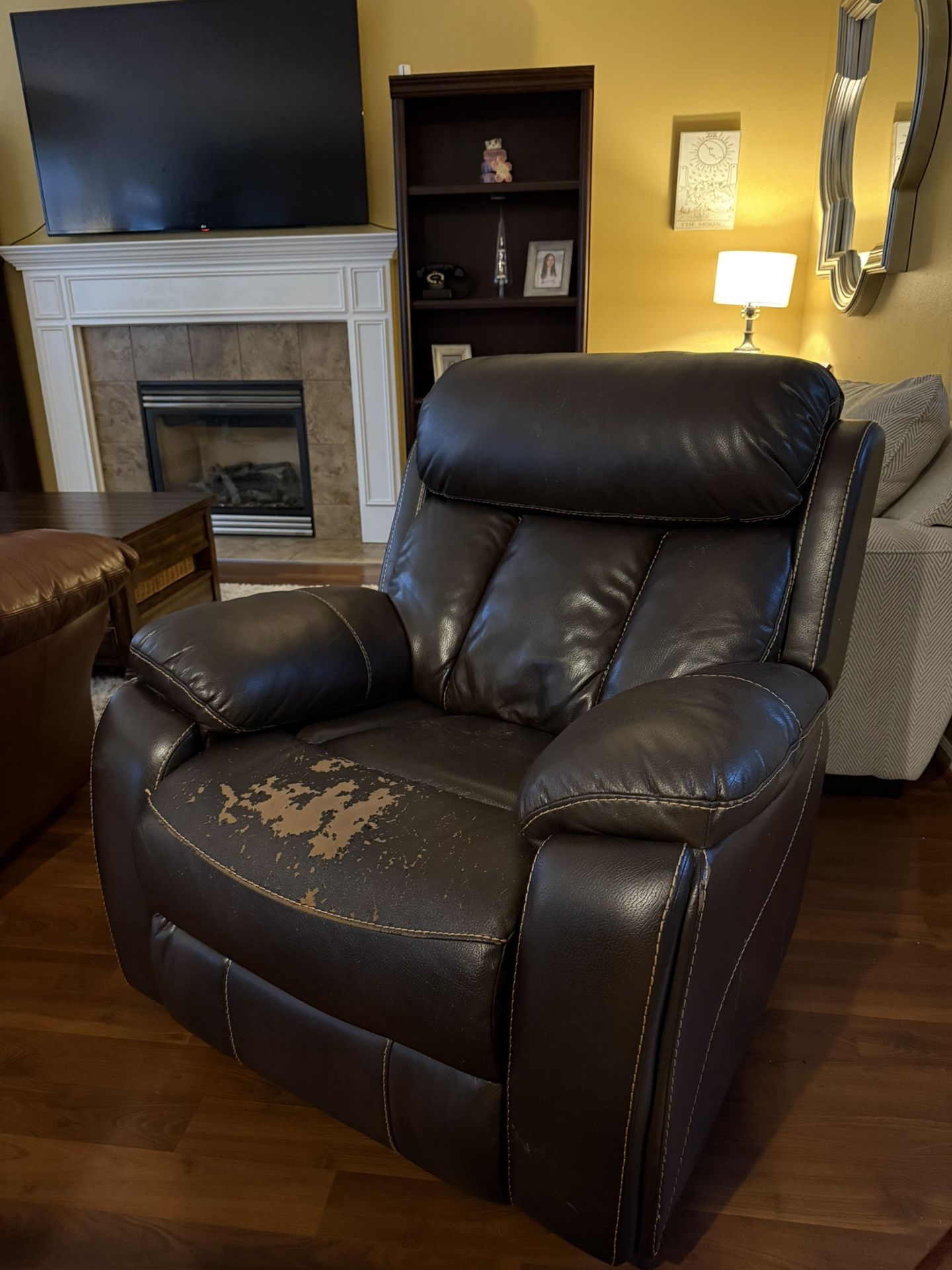 FREE RECLINER - LEATHER - FROM THE OLD CANNERY