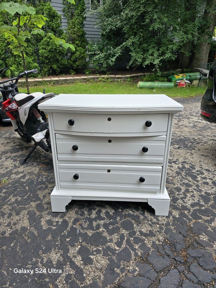 Queen Size Bed Headboard, Footboard, Metal Frame And a Bedside Table