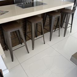 4 Stools 