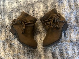 Toddler Girl Boots (size 7)