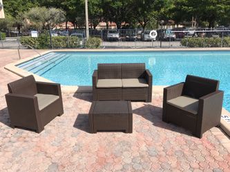 New Italian outdoor furniture in its box 1 year warranty