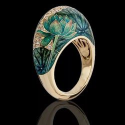 Retro Female Curved Green Lotus Ring Size 7
