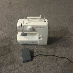 Original Singer Sewing  Machine Used 3 Times  Can Nigioate Price