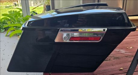 These are Harley-Davidson Touring hard saddlebags, often found in a Vivid Black gloss finish.They typically fit Touring models from 1, possibl