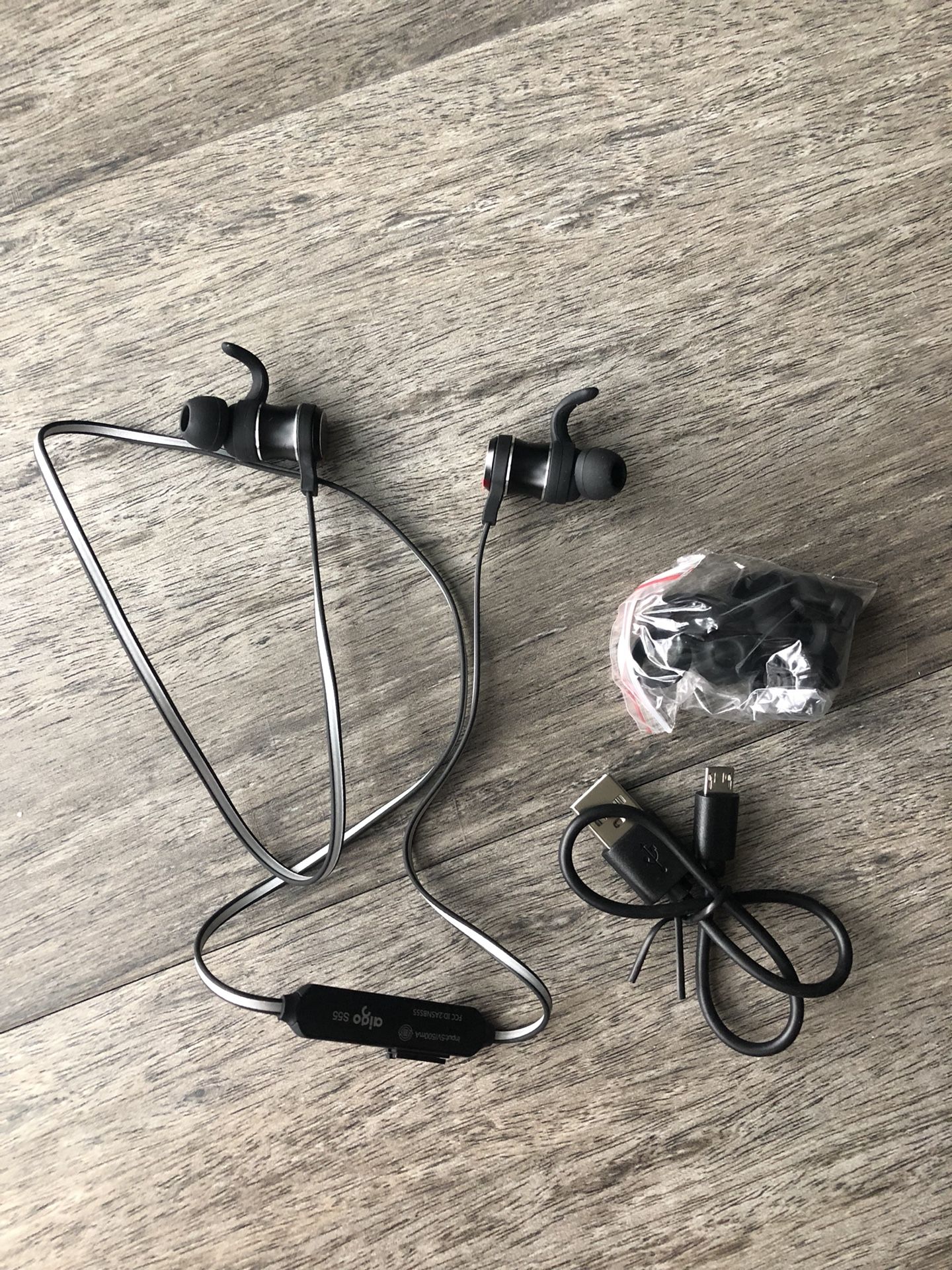 Brand new bluetooth headphones earphones