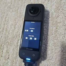 Insta360 x4