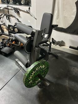 Titan Fitness Plate-Loaded Leg Extension / Leg Curl