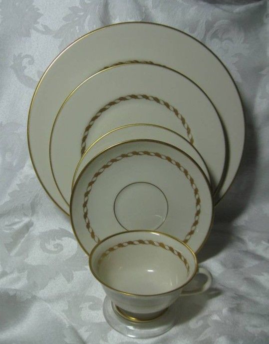 Fine China Set Franciscan for 6, 8, Or 12 Persons