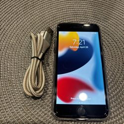 Unlocked iPhone 7 32 GB in Black