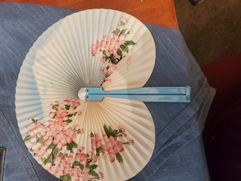 Beautiful Vintage People's Republic of China Paper Metal Folding Hand Fan Floral