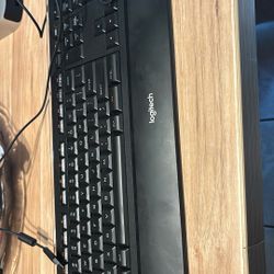 Logitech Y-UY95 Illuminated USB Wired Keyboard K740