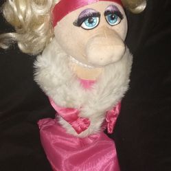 Disney Store The Muppets Miss Piggy Plush $16.00