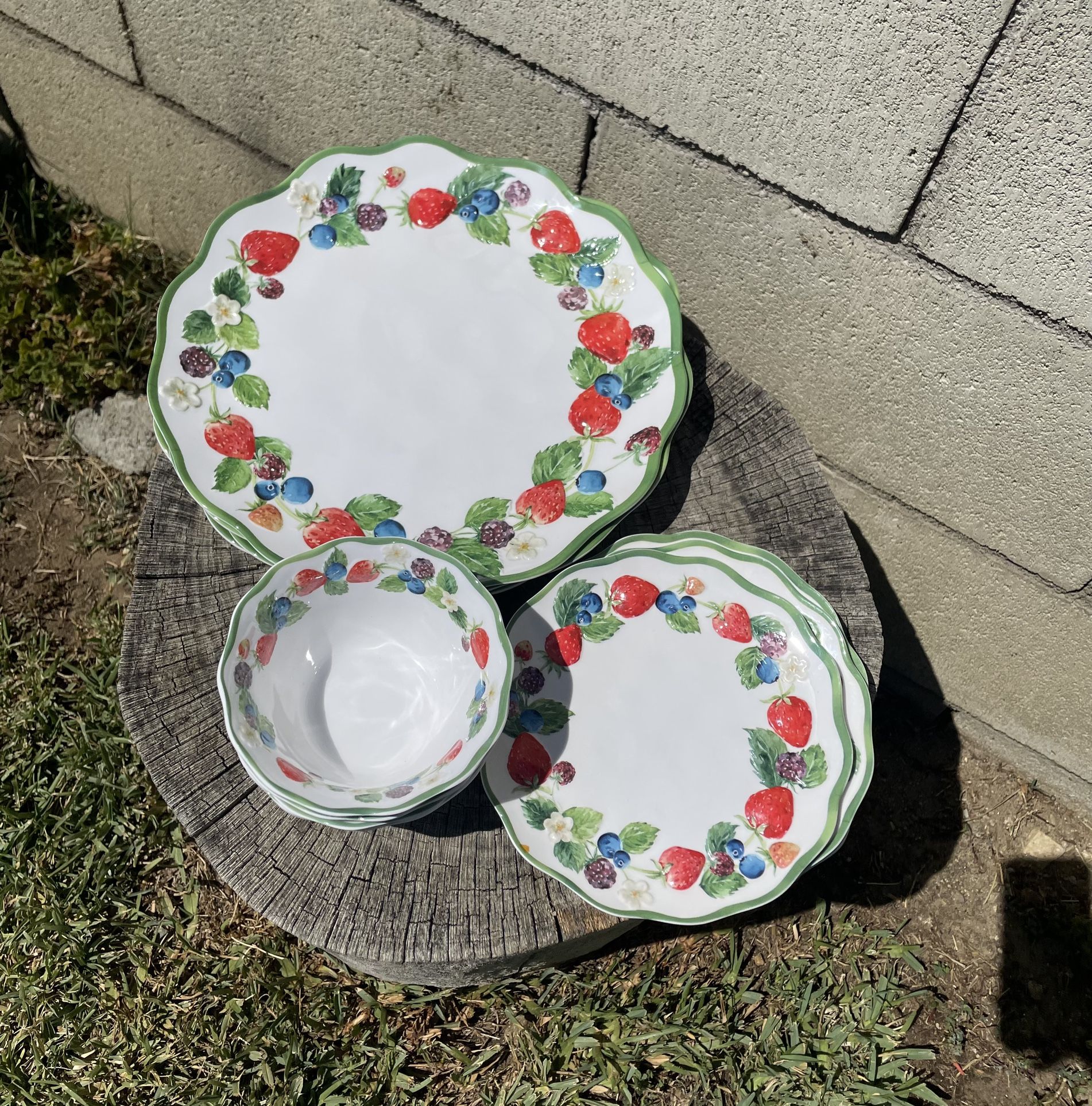 Primrose Vintage Strawberry Print Dinnerware Set