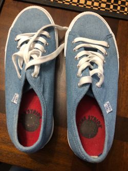 Women’s tennis shoes
