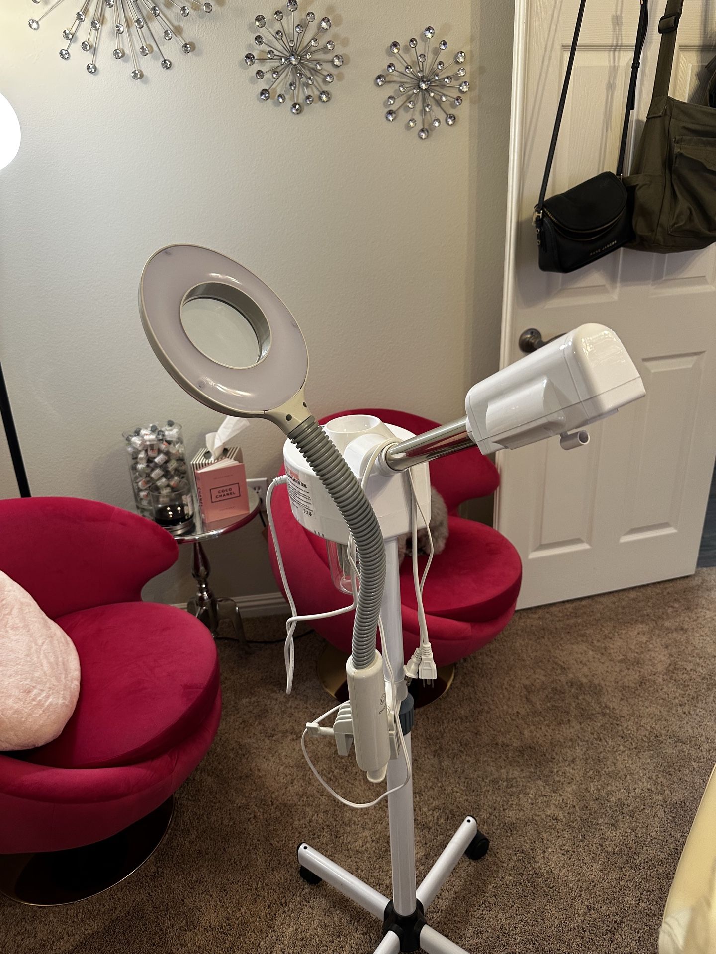 Facial steamer with magnifier