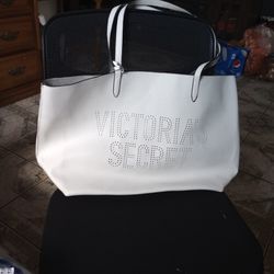 bolso Victoria Secret blanco for Sale in Visalia, CA - OfferUp