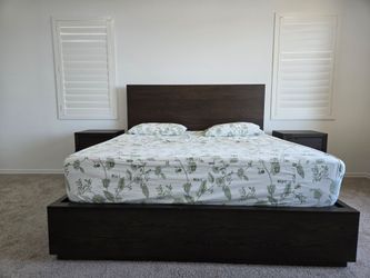 King bedframe & nightstands