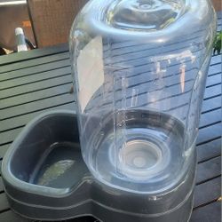 Pet Watering Dispenser 