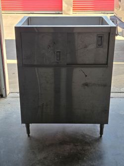 Ice storage bin