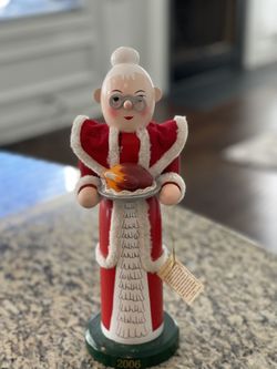 2006 Mrs. Claus Nutcracker Holding Turkey Edition 6318/8634 Red Wooden
