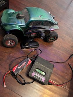 Traxxas slash 2wd with Controller and Battery Charger