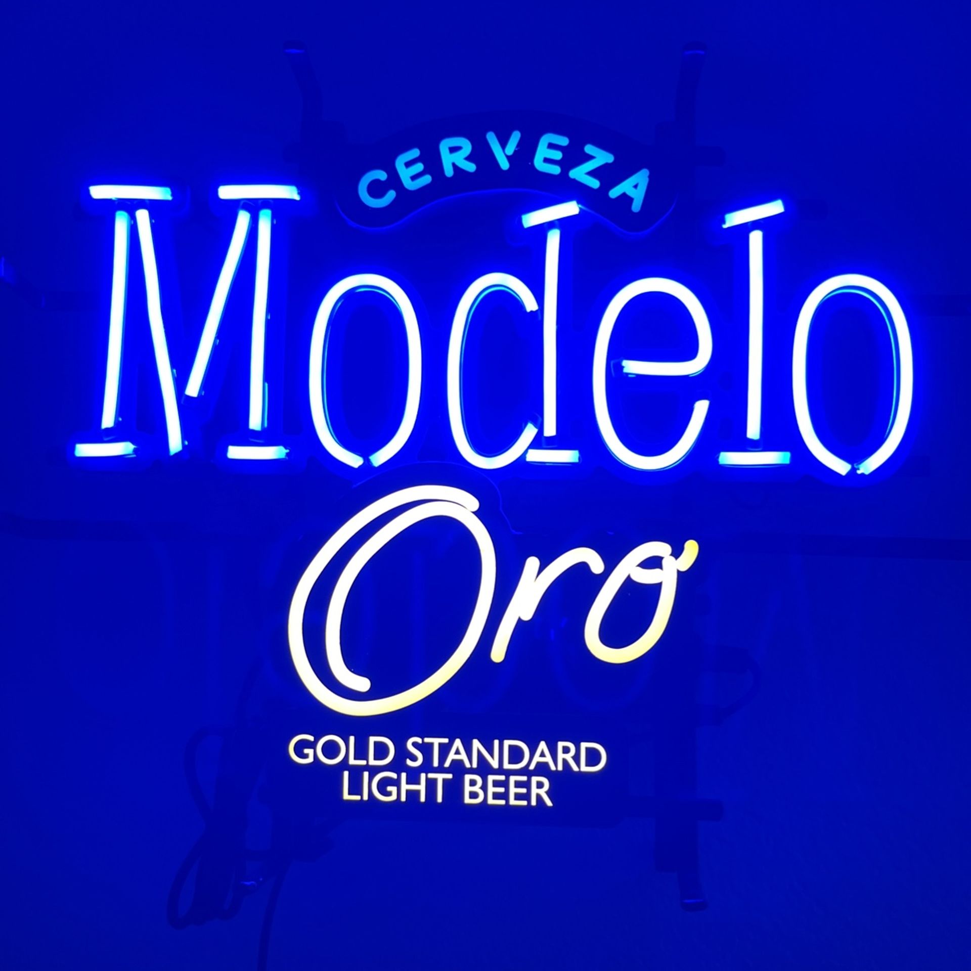 Modelo Oro Neon Light