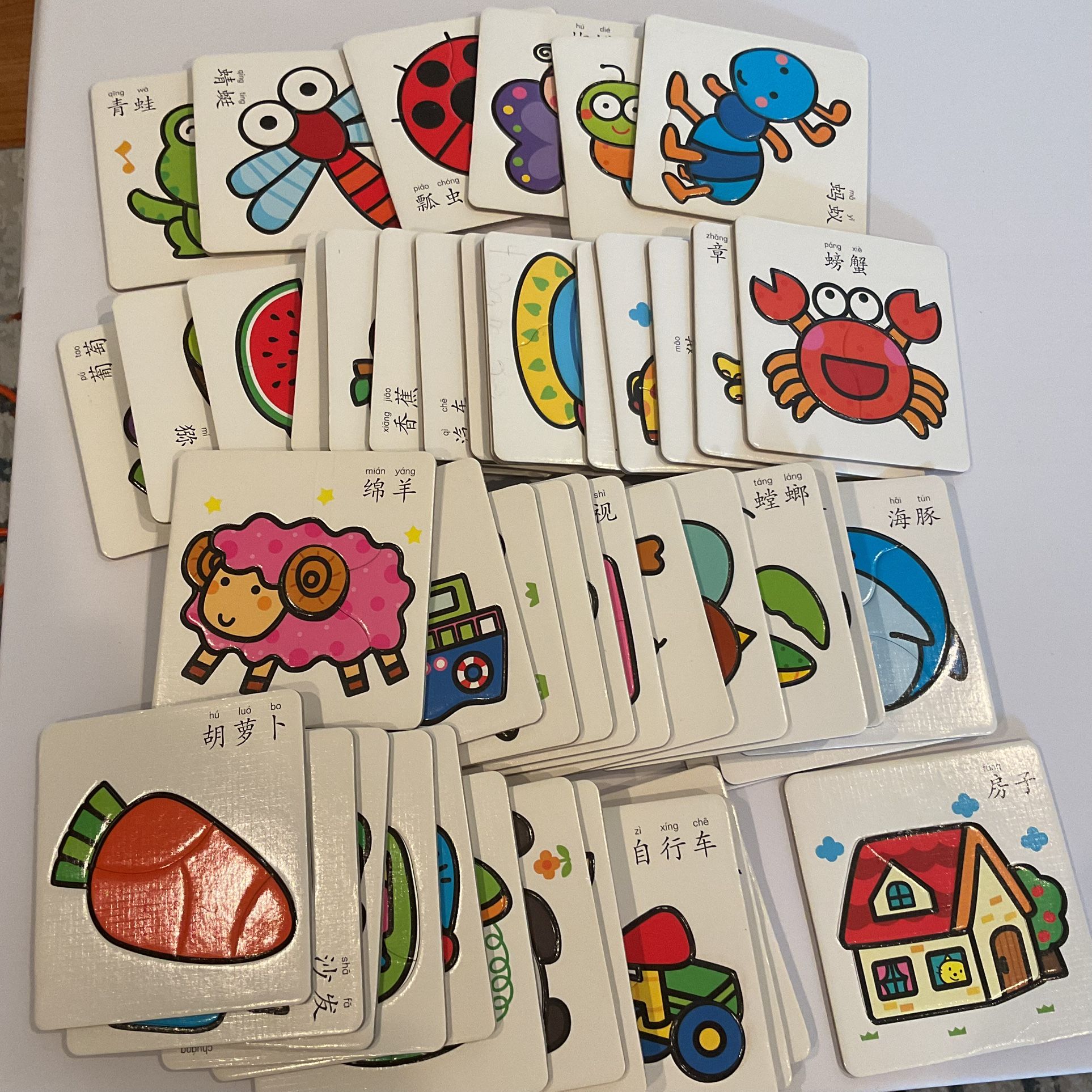 Colorful sorting puzzle with English and Chinese