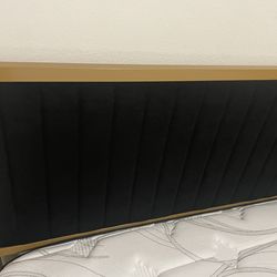 Black one K Comes with mattress