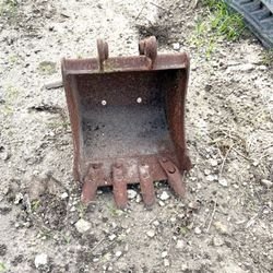 50611A9 EXCAVATOR BUCKET 15" 4 TEETH DIGGING BUCKET.