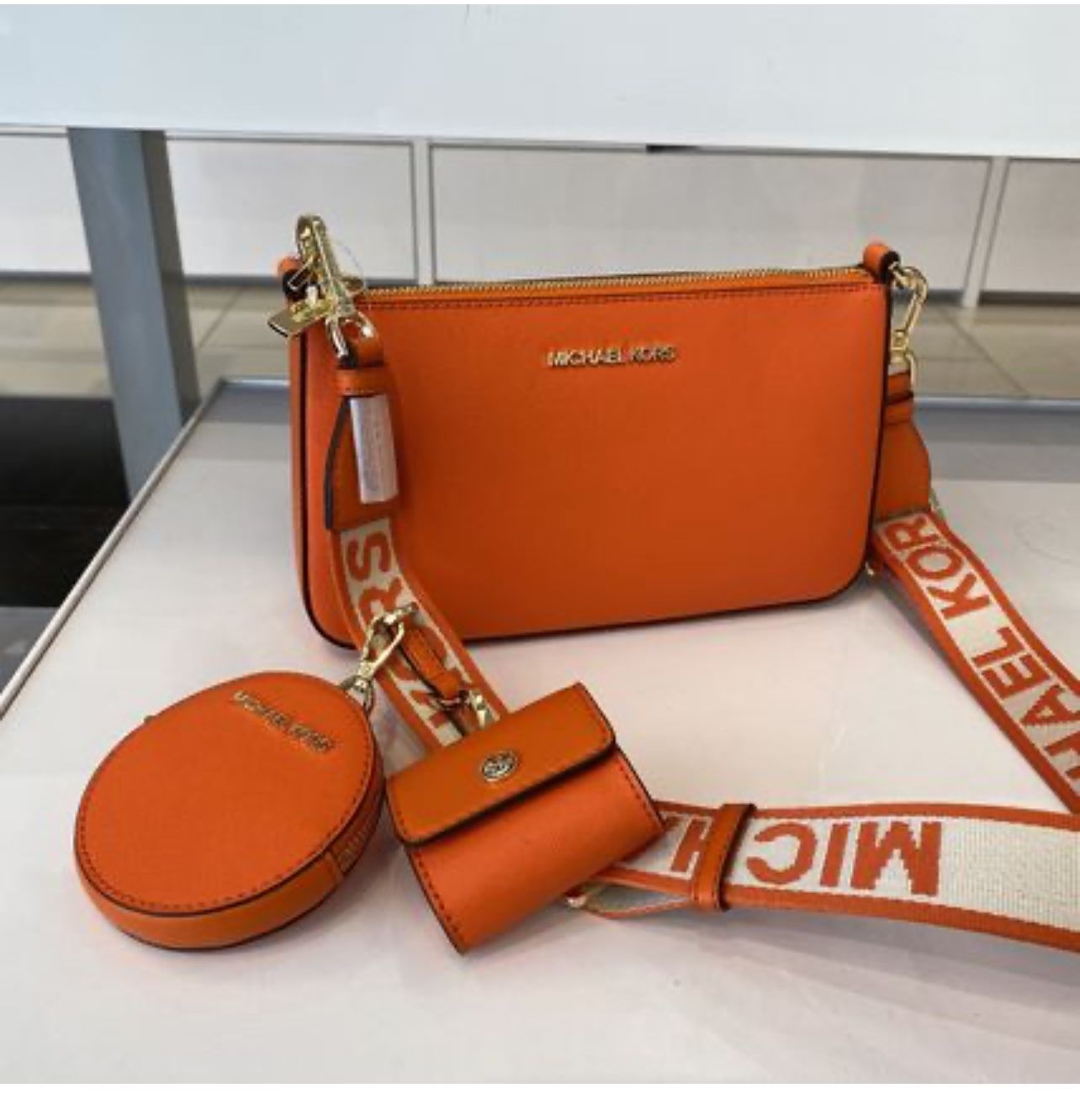 MAKE AN OFFER Micheal Kors Purse