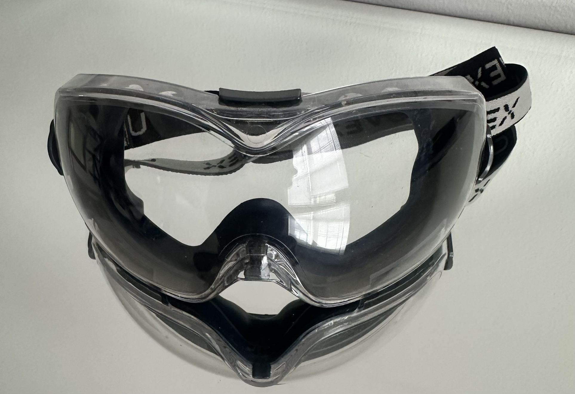 🥽 Safety Goggles – Stay Protected in Style 🛠️🧼