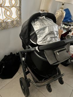 New Frame Uppababy Vista with Bassinet, Bag, Kickboard and tray for Sale in  West Los Angeles, CA - OfferUp