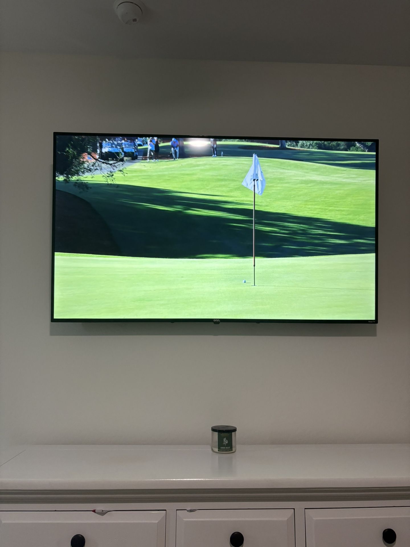 65 in Roku onn Tv