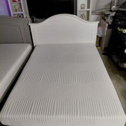 White Full Size Bed