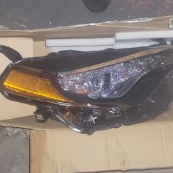 Toyota Corolla Right Passenger Side Headlight