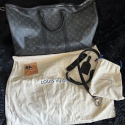 Louis Vuitton Duffle Bag (like new)