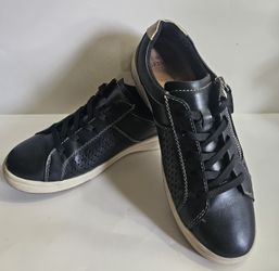 Earth Origins Black Tennis Shoes