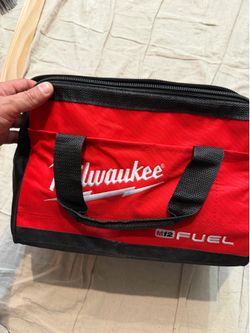 Milwaukee XC4.0 and CP2.0 (charger & bag free)