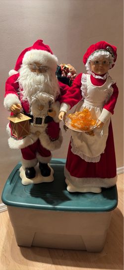 Santa and Mrs. Claus Christmas Figurine Set