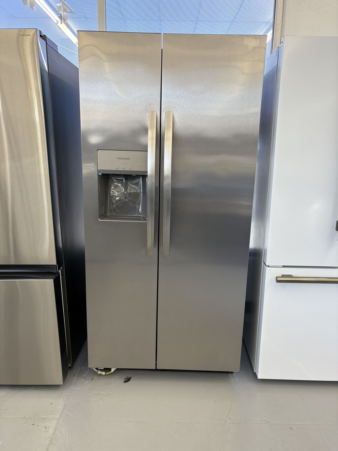 Frigidaire 33 in. 22.3 cu. ft. Standard Depth Side by Side Refrigerator in Stainless Steel